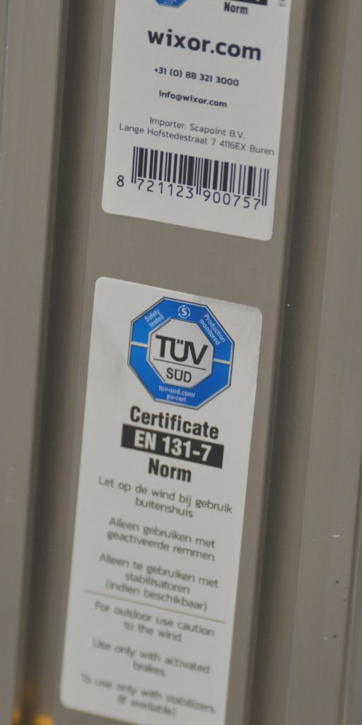 T&Uuml;V certificering op een trap van Wixor